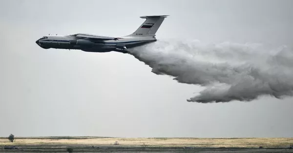 Máy bay IL-76 trong buổi biểu diễn giai đoạn Nga của cuộc thi quốc tế Aviadarts-2015 ở Voronezh Máy bay IL-76 trong buổi biểu diễn giai đoạn Nga của cuộc thi quốc tế Aviadarts-2015 ở Voronezh - Sputnik Việt Nam