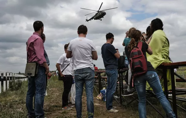Các khán giả trong buổi trình diễn tại giai đoạn Nga cuộc thi quốc tế Aviadarts-2015 ở Voronezh Các khán giả trong buổi trình diễn tại giai đoạn Nga cuộc thi quốc tế Aviadarts-2015 ở Voronezh - Sputnik Việt Nam