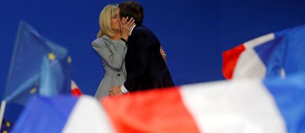 Emmanuel và Brigitte Macron Emmanuel và Brigitte Macron - Sputnik Việt Nam
