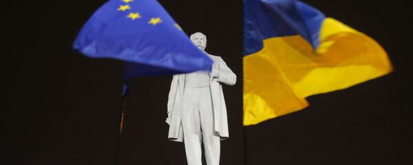 cờ Ukraina và EU - Sputnik Việt Nam