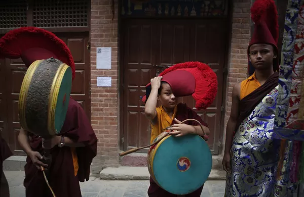 Các nữ tu sĩ trẻ trong ngày Phật Đản ở Nepal. Các nữ tu sĩ trẻ trong ngày Phật Đản ở Nepal. - Sputnik Việt Nam