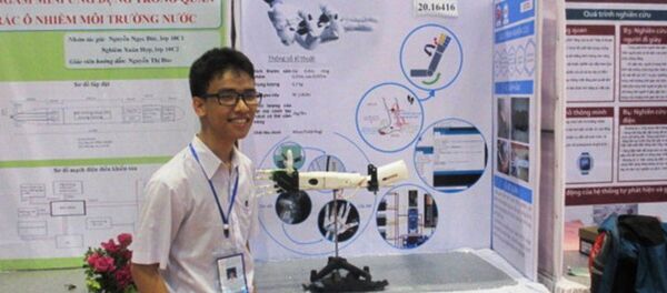 Phạm Huy và cánh tay robot Phạm Huy và cánh tay robot - Sputnik Việt Nam