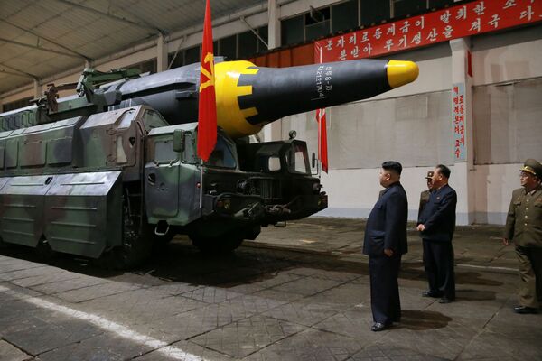 North Korean leader Kim Jong Un inspects the long-range strategic ballistic rocket Hwasong-12 (Mars-12) in this undated photo released by North Korea's Korean Central News Agency (KCNA) on May 15, 2017. - Sputnik Việt Nam