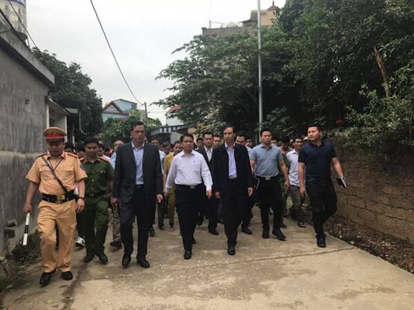 Chủ tịch UBND TP Hà Nội Nguyễn Đức Chung vào xã Đồng Tâm đối thoại với người dân  - Sputnik Việt Nam