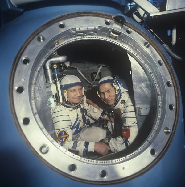 Có một ngày hai lần đi vào lịch sử Việt Nam - Sputnik Việt Nam