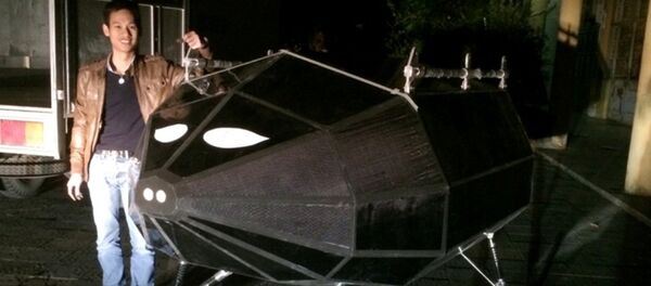 Phạm Gia Vinh và thiết bị bay có trần bay gần 30 km do anh và các cộng sự nghiên cứu chế tạo. - Sputnik Việt Nam