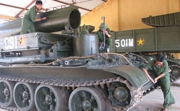 Xe cứu kéo BTS-4 của Việt Nam. - Sputnik Việt Nam