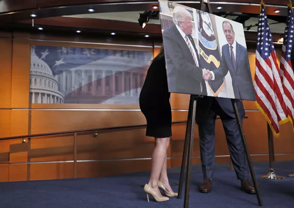 Ảnh chụp Tổng thống Mỹ Donald Trump và Bộ trưởng Ngoại giao Nga Sergei Lavrov tại Quốc hội Hoa Kỳ. Ảnh chụp Tổng thống Mỹ Donald Trump và Bộ trưởng Ngoại giao Nga Sergei Lavrov tại Quốc hội Hoa Kỳ. - Sputnik Việt Nam