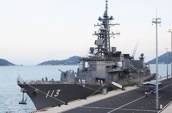 Tàu khu trục Sazanami 113 đang có mặt ở Cảng Quốc tế Cam Ranh để tham gia chương trình Đối tác Thái Bình Dương 2017 tại Khánh Hòa, cùng lực lượng Hải quân Mỹ - Sputnik Việt Nam