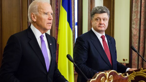 Joe Biden và Piotr Poroshenko - Sputnik Việt Nam