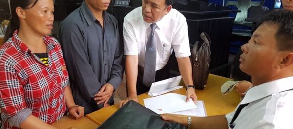 Bị cáo Vi Văn Trời (dân tộc Mông đen) cho biết không biết chữ cũng không hiểu nhiều tiếng Việt Bị cáo Vi Văn Trời (dân tộc Mông đen) cho biết không biết chữ cũng không hiểu nhiều tiếng Việt - Sputnik Việt Nam