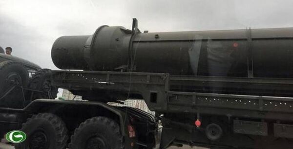 Xe chở đạn tên lửa S-75 (SAM-2) của Bộ đội Tên lửa phòng không. - Sputnik Việt Nam