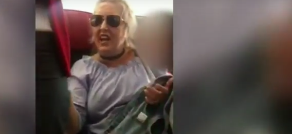 Hành khách Australia bị cấm bay suốt đời vì lăng mạ người Hồi giáo - Sputnik Việt Nam