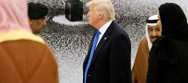 Tổng thống Mỹ Donald Trump cùng  vua Salman bin Abdulaziz Al Saud của Saudi Arabia tại cung Al Murabba ở Riyadh. 20 tháng 5 năm 2017 - Sputnik Việt Nam