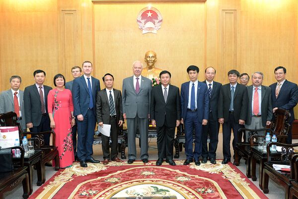 Các đại biểu chụp ảnh lưu niệm - Sputnik Việt Nam