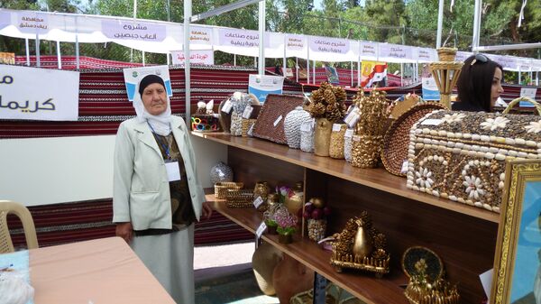 Phụ nữ Syria kiếm tiền trong chiến tranh như thế nào (Ảnh) Phụ nữ Syria kiếm tiền trong chiến tranh như thế nào (Ảnh) - Sputnik Việt Nam