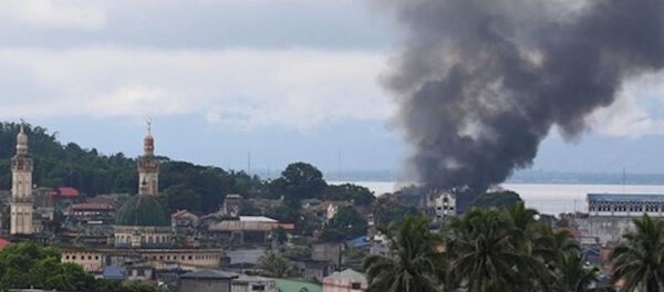 Khói bốc lên do giao tranh tại Marawi. Ảnh: Reuters - Sputnik Việt Nam