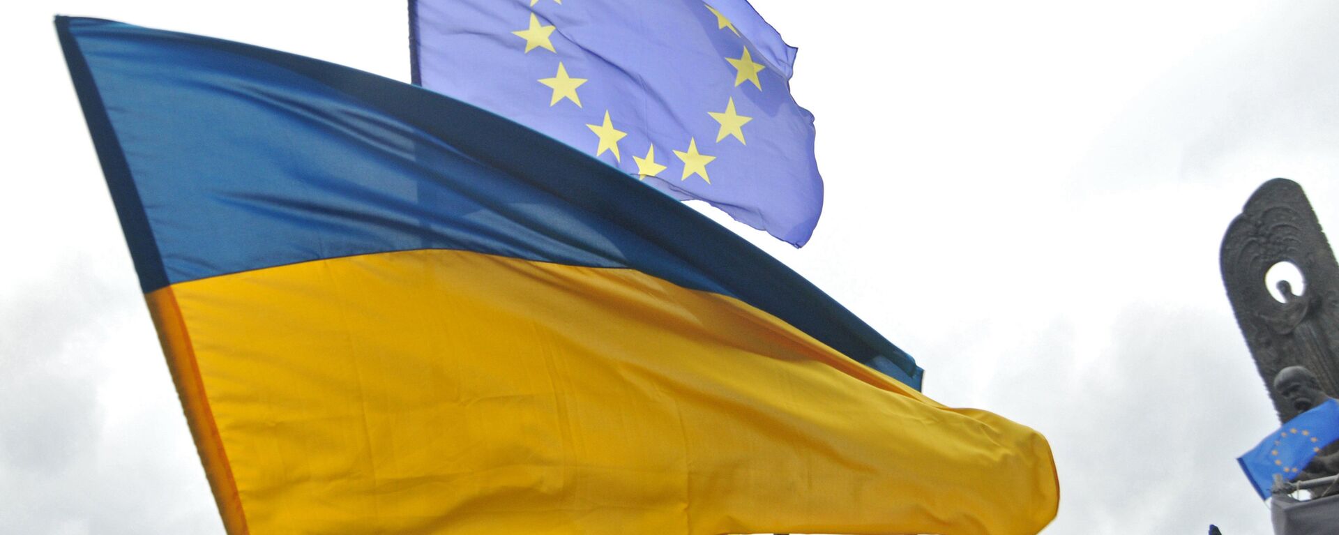 cờ Ukraina và EU  - Sputnik Việt Nam, 1920, 14.03.2024