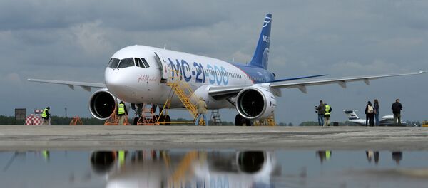 Máy bay MS-21 № 001 tại sân bay của Nhà máy chế tạo máy bay Irkutsk Máy bay MS-21 № 001 tại sân bay của Nhà máy chế tạo máy bay Irkutsk - Sputnik Việt Nam