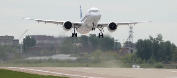 MS -21 001 tách  khỏi đường băng - Sputnik Việt Nam