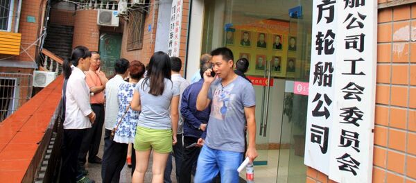 Người thân của các hành khách trên con tàu đắm ở Trung Quốc ngóng chờ thông tin - Sputnik Việt Nam