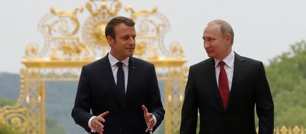 Emmanuel Macron và Vladimir Putin Emmanuel Macron và Vladimir Putin - Sputnik Việt Nam