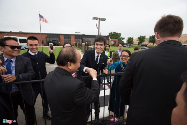 Thủ tướng bắt tay các kiều bào Việt Nam tại Mỹ. - Sputnik Việt Nam