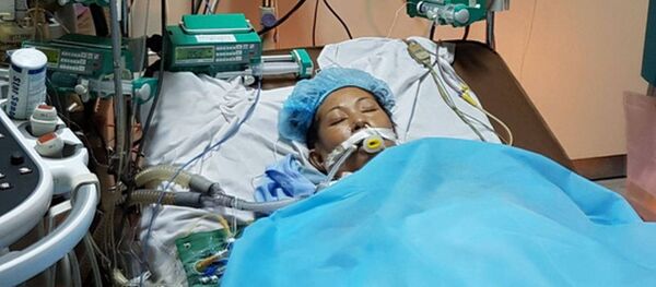 Bệnh nhân nặng còn lại đang được điều trị tại BV Đa khoa Hoà Bình - Sputnik Việt Nam