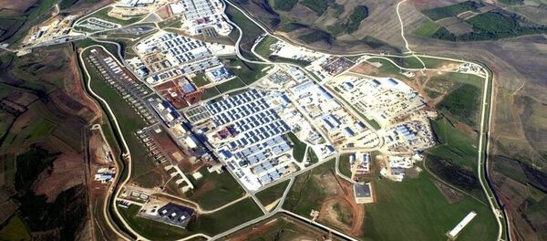 Căn cứ quân sự Camp Bondsteel gần thị trấn Urosevac ở Kosovo - Sputnik Việt Nam