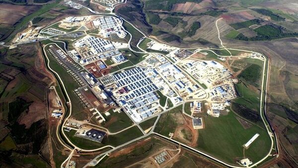 Căn cứ quân sự Camp Bondsteel gần thị trấn Urosevac ở Kosovo - Sputnik Việt Nam