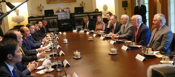 Phái đoàn Việt Nam và phái đoàn Mỹ bên bàn hội đàm - Sputnik Việt Nam