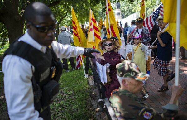 Chuyện gì làm hoen ố cuộc hội đàm của Thủ tướng Nguyễn Xuân Phúc và TT Trump? - Sputnik Việt Nam