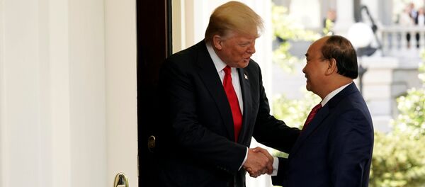 Tổng thống Mỹ Donald Trump và Thủ tướng Nguyễn Xuân Phúc tại Washington Tổng thống Mỹ Donald Trump và Thủ tướng Nguyễn Xuân Phúc tại Washington - Sputnik Việt Nam