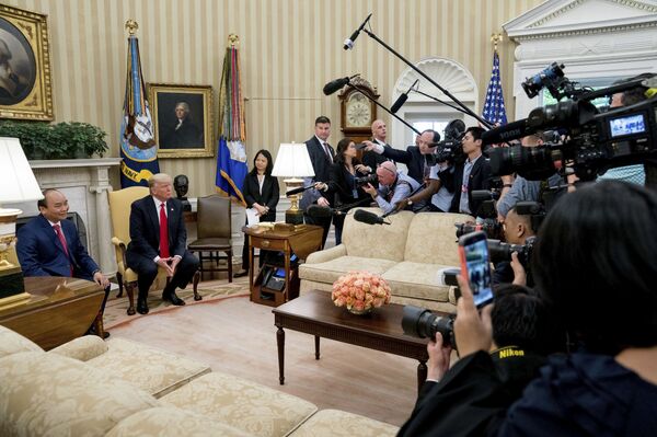 GS Mỹ gốc Việt lý giải chiến lược “ngạo mạn” của Tổng thống Trump với Trung Quốc - Sputnik Việt Nam