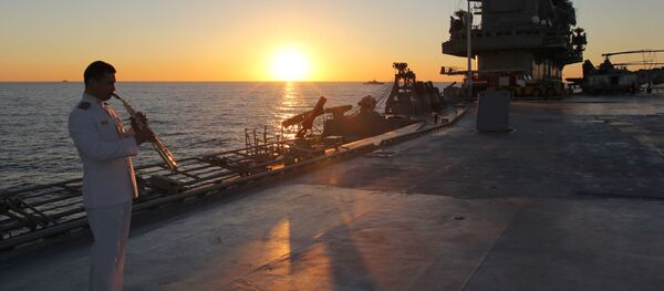 Tuần dương hạm hạng nặng chở máy bay Đô đốc Kuznetsov ở Biển Địa Trung Hải. Tuần dương hạm hạng nặng chở máy bay Đô đốc Kuznetsov ở Biển Địa Trung Hải. - Sputnik Việt Nam