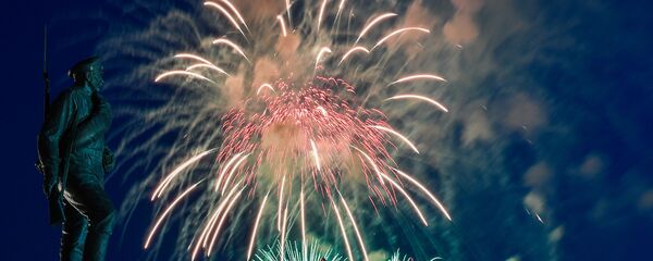 Matxcơva. 28 tháng Năm. Pháo hoa vinh danh Ngày Lực lượng Biên phòng. Matxcơva. 28 tháng Năm. Pháo hoa vinh danh Ngày Lực lượng Biên phòng. - Sputnik Việt Nam