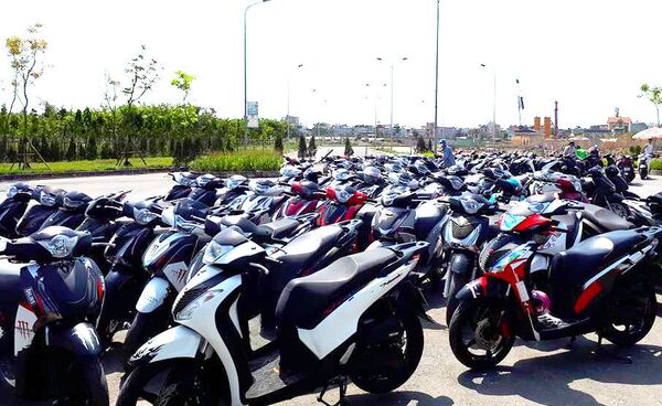 Ngày 4/6, tại Hà Nội, hàng trăm thành viên các câu lạc bộ SH trên toàn quốc đã có dịp tụ hội tại thủ đô nhân sự kiện Ngày hội SH toàn quốc. - Sputnik Việt Nam