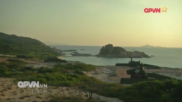 Xe mang phóng tự hành của tổ hợp 4K51 Rubezh tại tuyến bắn. - Sputnik Việt Nam