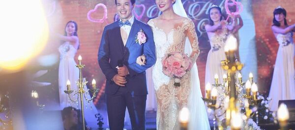 Cặp đôi trai tài gái sắc Việt Anh - Lê Sang trong ngày trọng đại nhất cuộc đời. - Sputnik Việt Nam