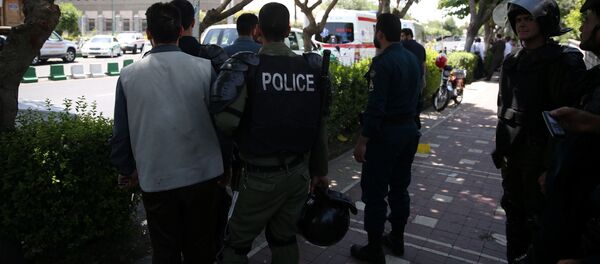 Kẻ lạ mặt nổ súng tại Quốc hội Iran Kẻ lạ mặt nổ súng tại Quốc hội Iran - Sputnik Việt Nam