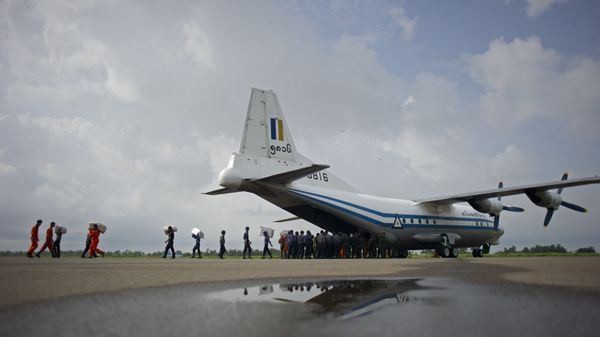 Máy bay Shaanxi Y-8 của Myanmar - Sputnik Việt Nam