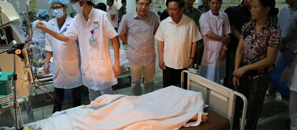 Các bác sĩ tích cực cứu chữa bệnh nhân đang điều trị - Sputnik Việt Nam