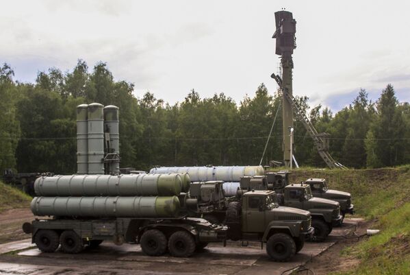 Đội pháo S-300P đang làm nhiệm vụ tại vị trí triển khai thường xuyên. - Sputnik Việt Nam