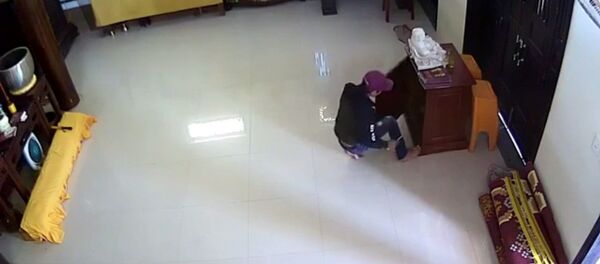 Nam thanh niên cạy thùng công đức trong chùa ở Quảng Nam để trộm tiền - Sputnik Việt Nam