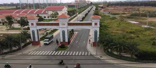 Cổng vào sân golf trong sân bay Tân Sơn Nhất - Sputnik Việt Nam