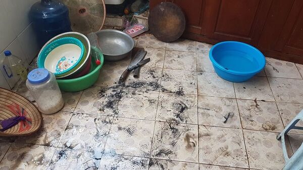 Khu vực sân bếp, được cho là nơi cháu bé tử vong - Sputnik Việt Nam