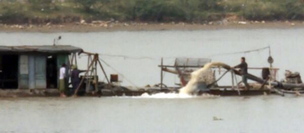 Phương nhắn tin đe dọa lãnh đạo tỉnh Bắc Ninh nhằm mục đích để công ty được phép khai thác cát trên địa bàn tỉnh này - Sputnik Việt Nam