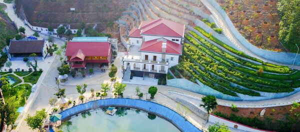 Khu dinh thự bề thế, hoành tráng của gia đình ông Phạm Sỹ Quý, Giám đốc Sở TN&MT tỉnh Yên Bái. - Sputnik Việt Nam