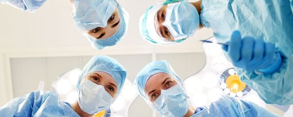 Медицинские работники во время операции - Sputnik Việt Nam