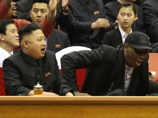 Cựu ngôi sao bóng rổ Dennis Rodman và nhà lãnh đạo Kim Jong-un là hai người bạn. - Sputnik Việt Nam